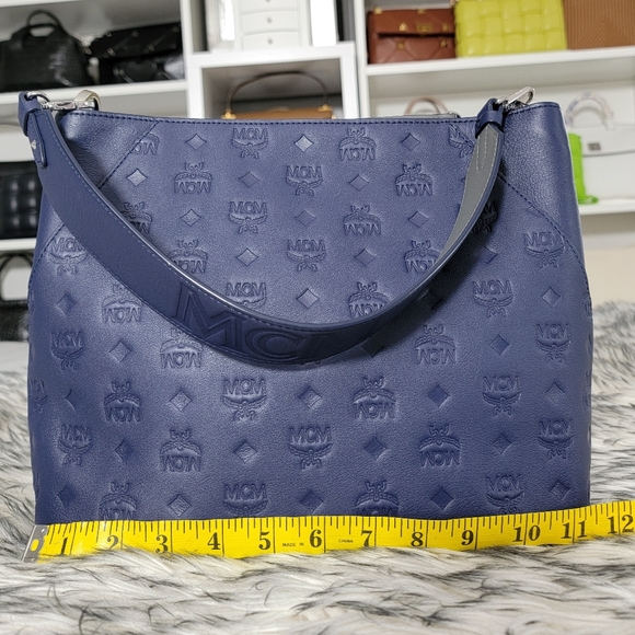 Rare MCM Calfskin Leather Ottomar Medium Klara Embossed Hobo Navy Blue - Picture 4 of 13